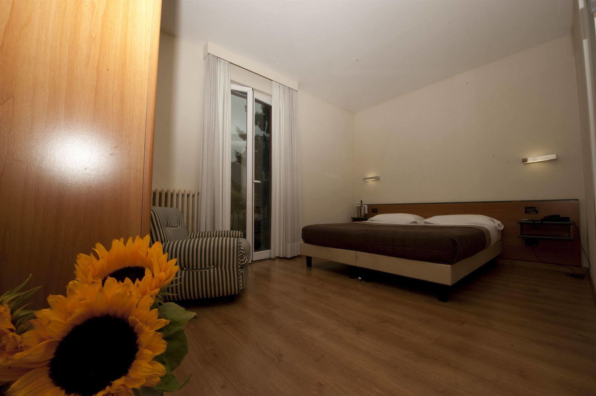 Hotel Serenella Baveno Exterior foto